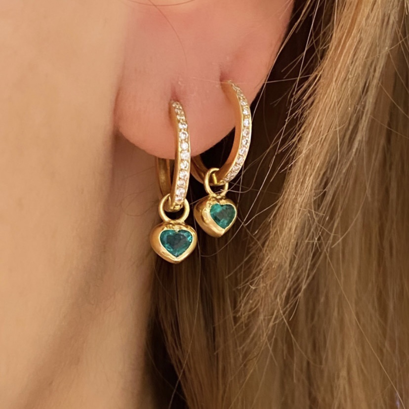 Diamond Huggies with heart-shaped emerald drops — Melina Fachidis (2)