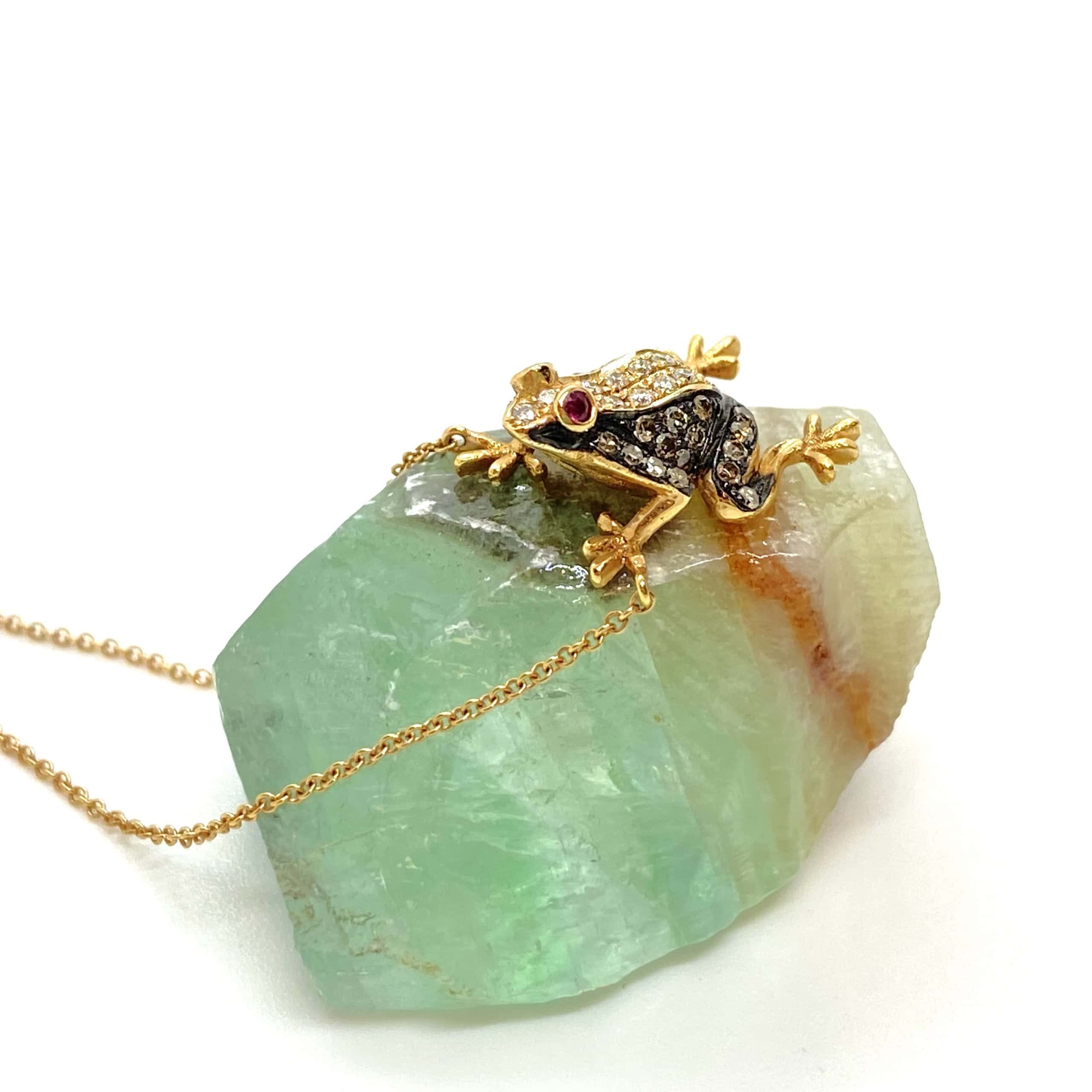 Diamond frog pendant with ruby eyes — Melina Fachidis (3)