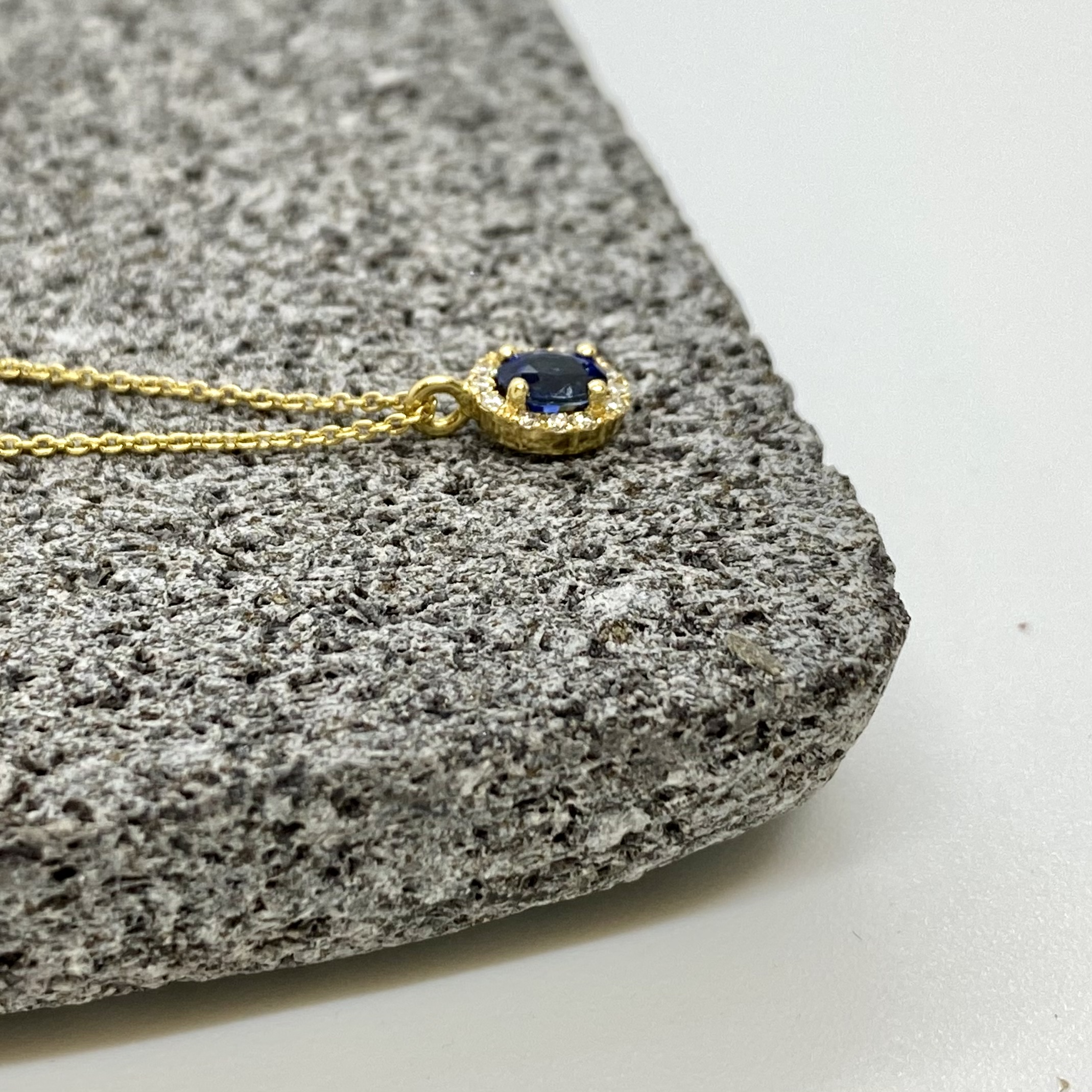 Oval sapphire rosetta pendant — Melina Fachidis (3)