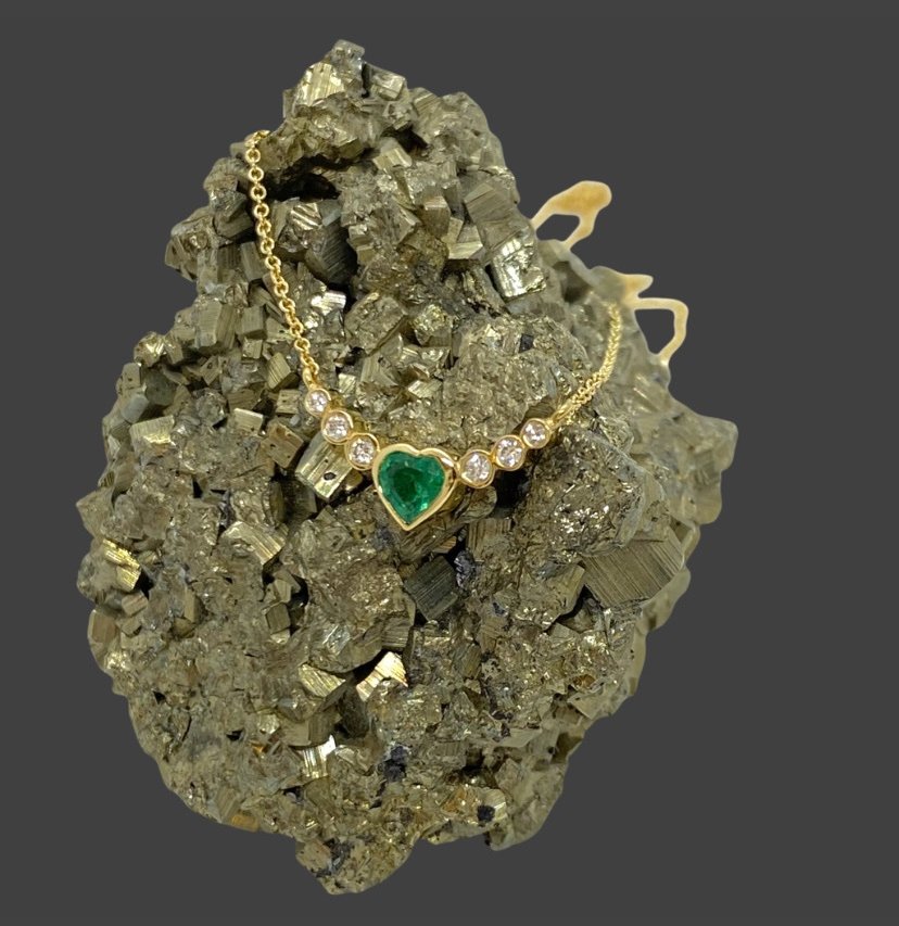 Heart shaped emerald and diamond necklace — Melina Fachidis (3)