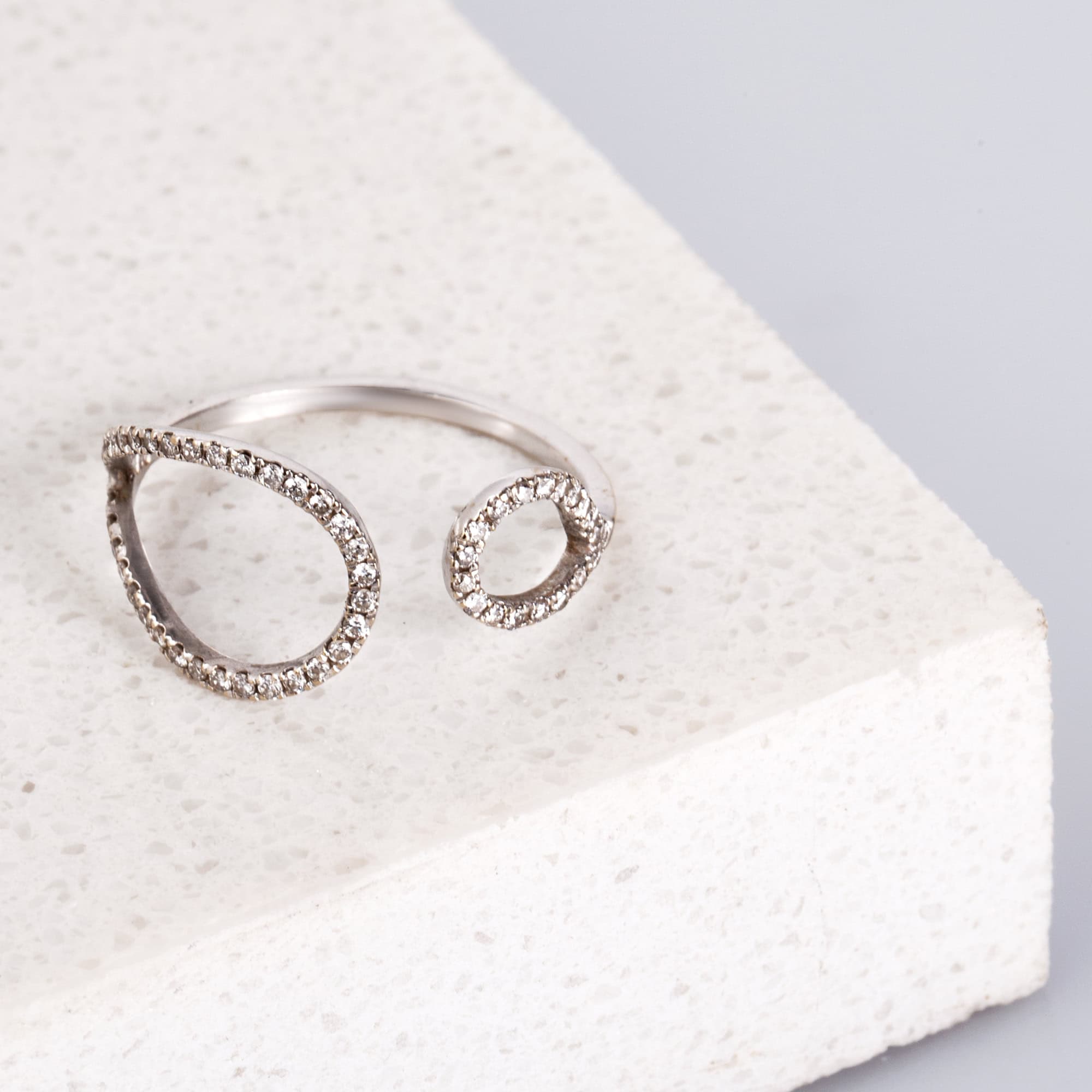 Double drop diamond ring in white gold. — Melina Fachidis (2)