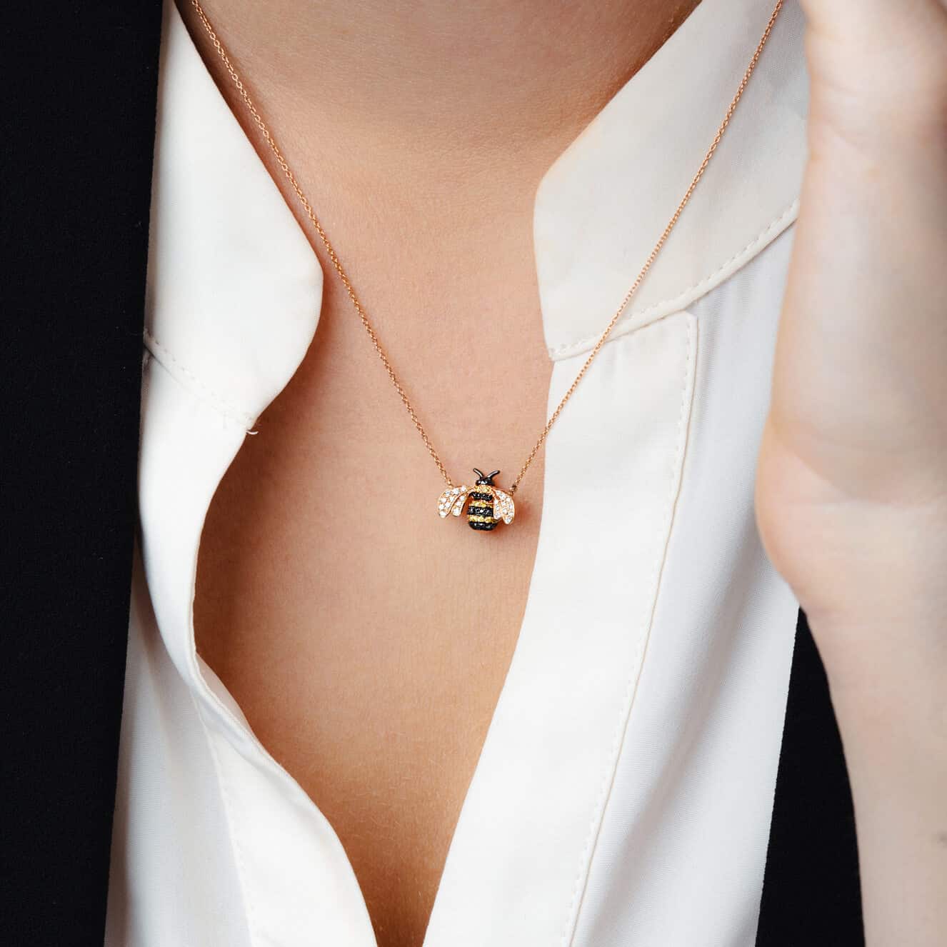 Busy bee diamond pendant — Melina Fachidis (3)