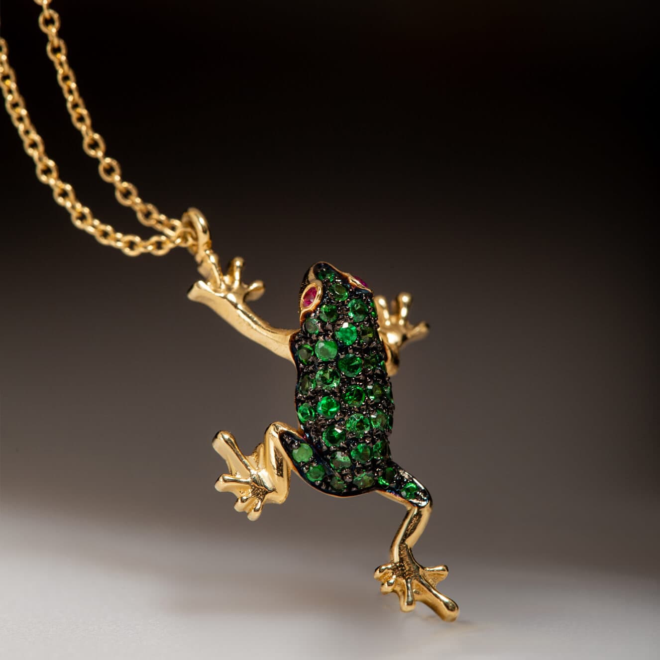 Frog climbing necklace — Melina Fachidis (2)