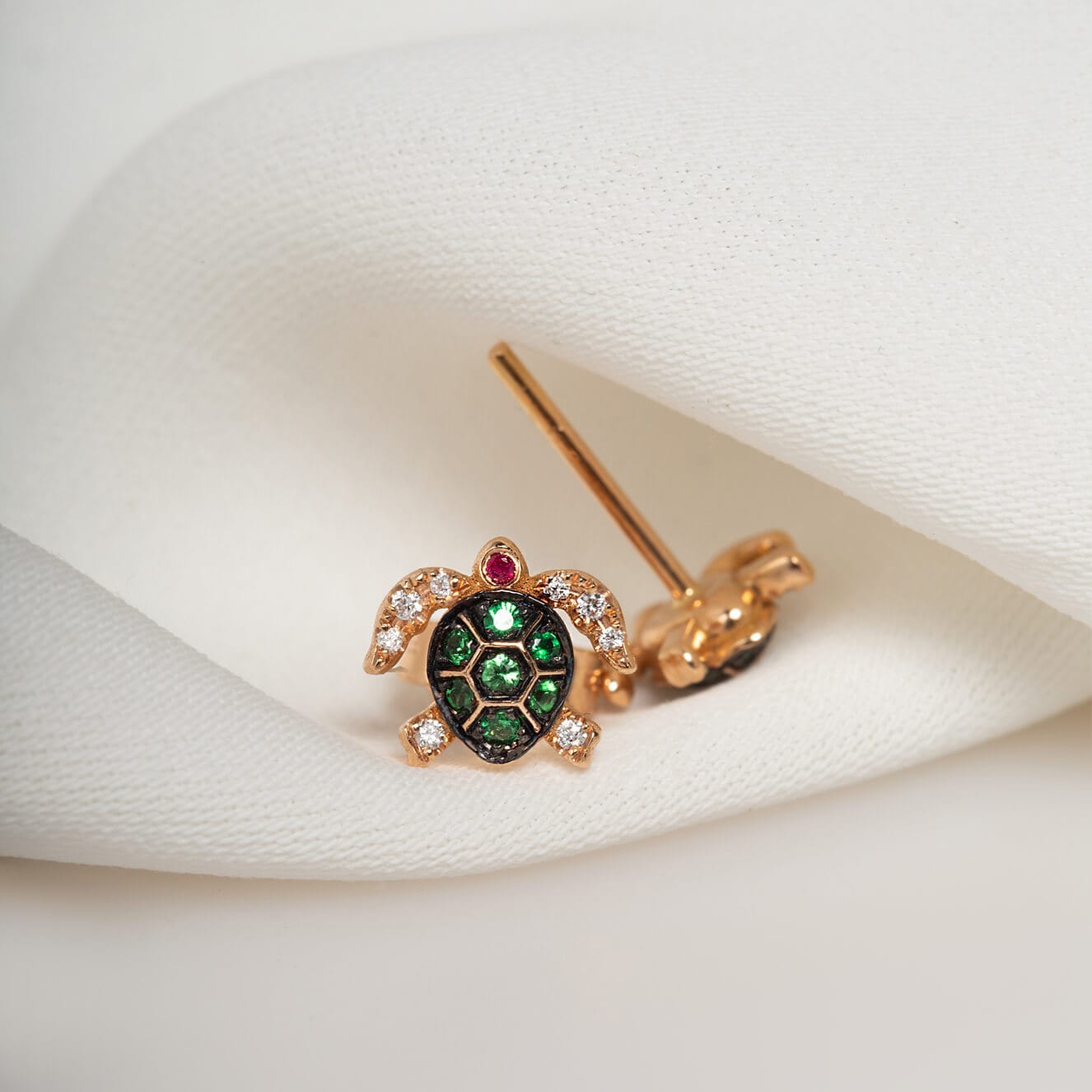 Turtle stud tsavorite earrings — Melina Fachidis (2)
