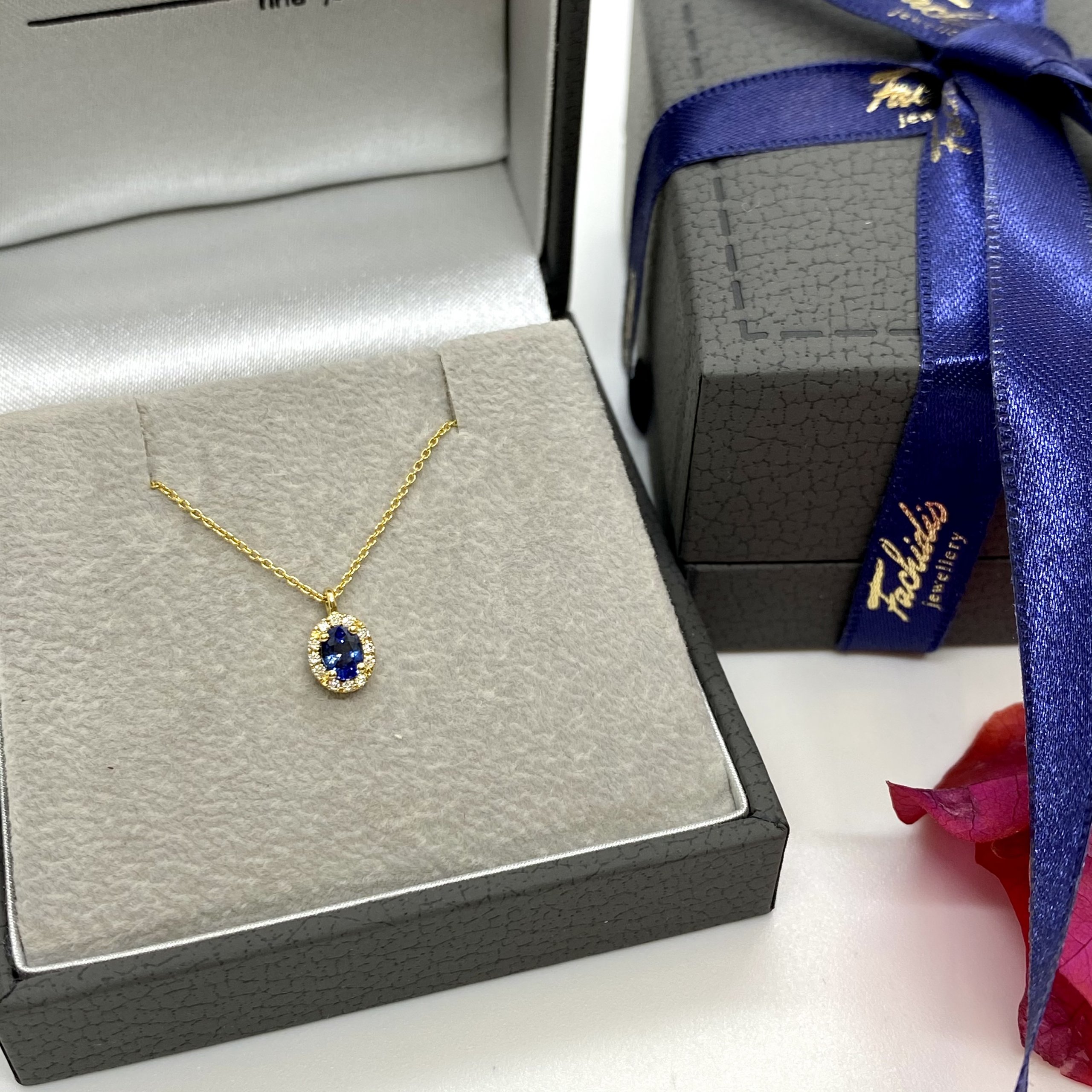 Oval sapphire rosetta pendant — Melina Fachidis (5)