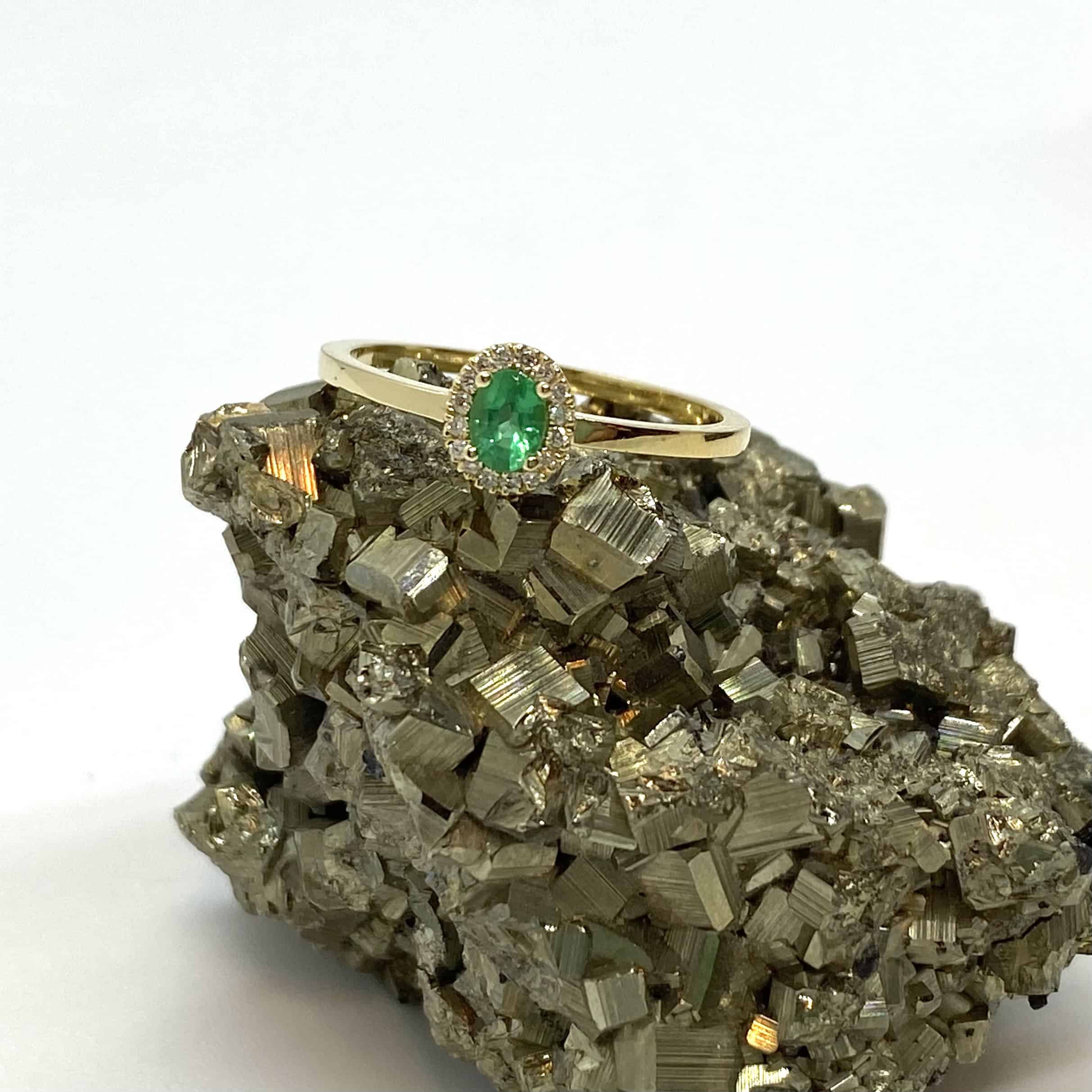 Oval emerald rosetta ring — Melina Fachidis (3)