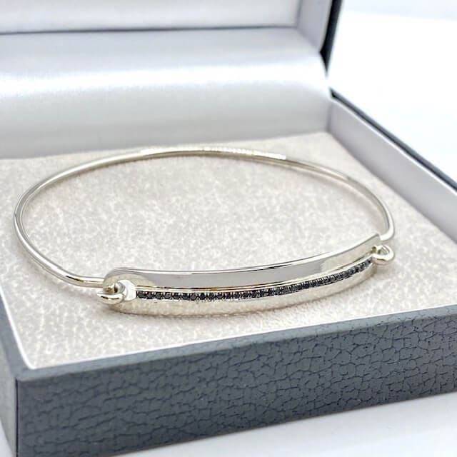 Black diamond line cuff bracelet — Melina Fachidis (5)