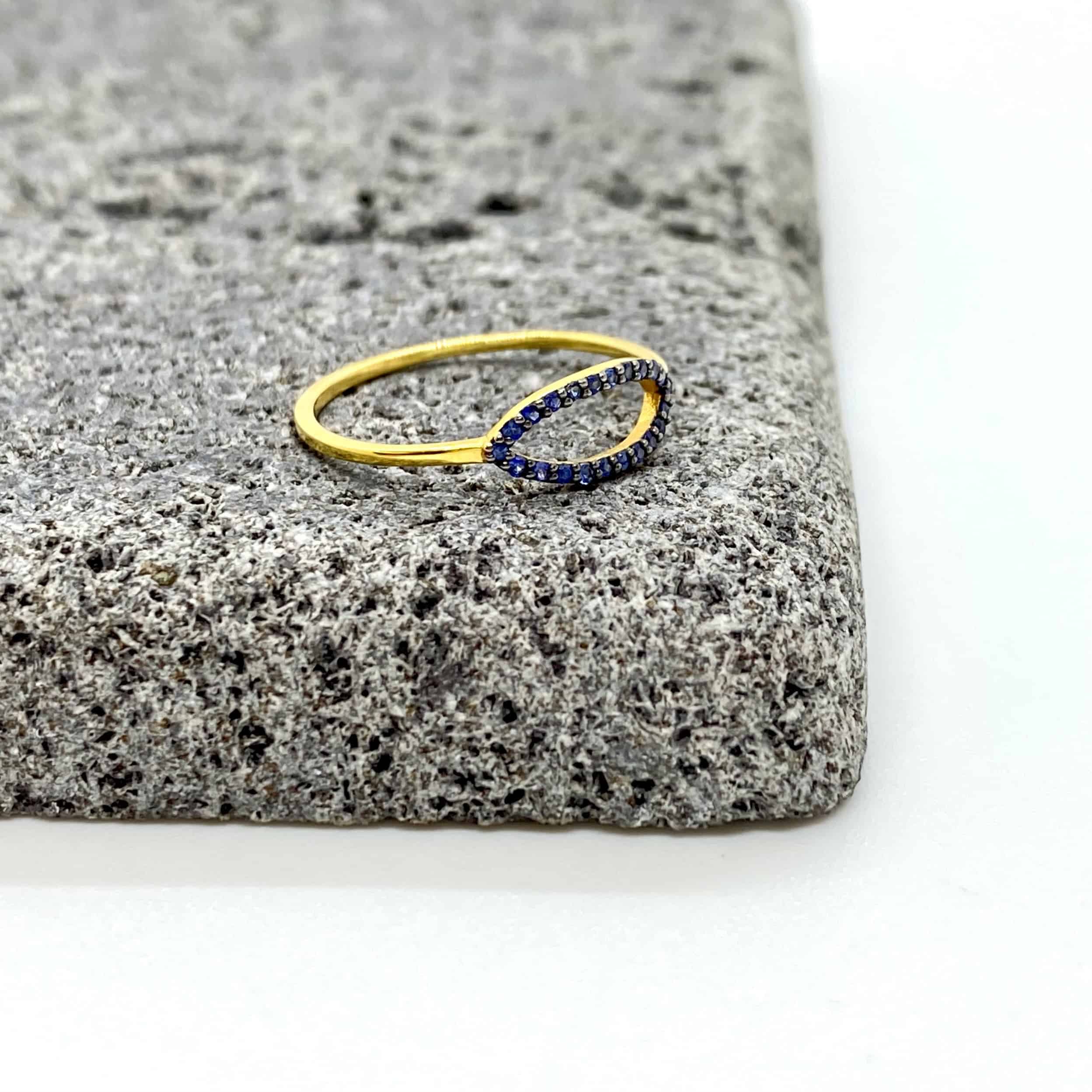 Oval design blue sapphire ring — Melina Fachidis (3)