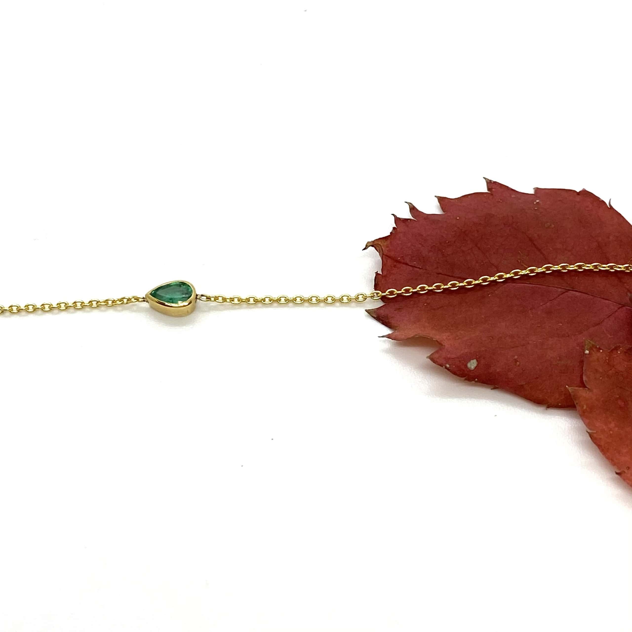 Pear-shaped emerald gold chain bracelet — Melina Fachidis (4)