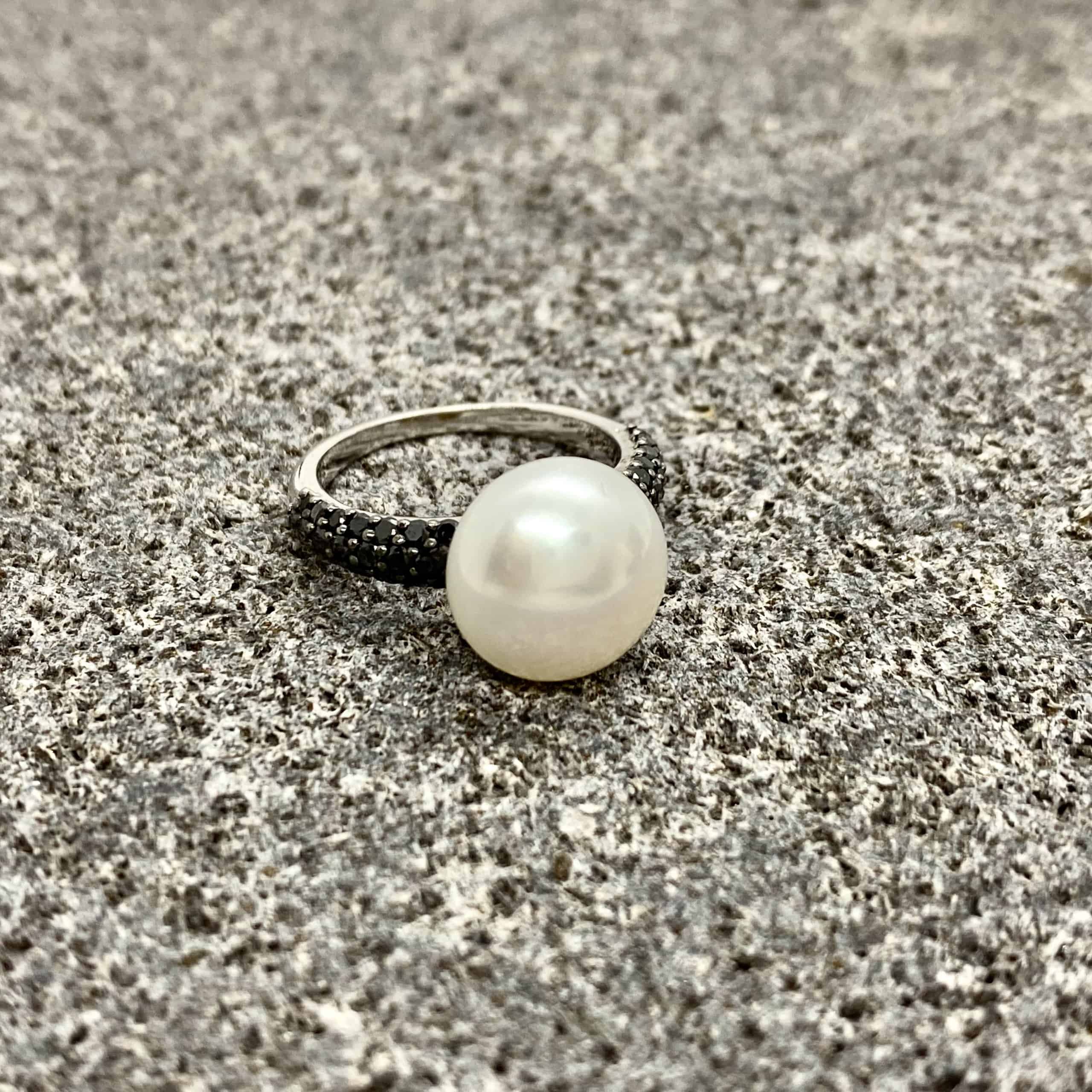 Pearl solitaire ring with black diamonds — Melina Fachidis (5)