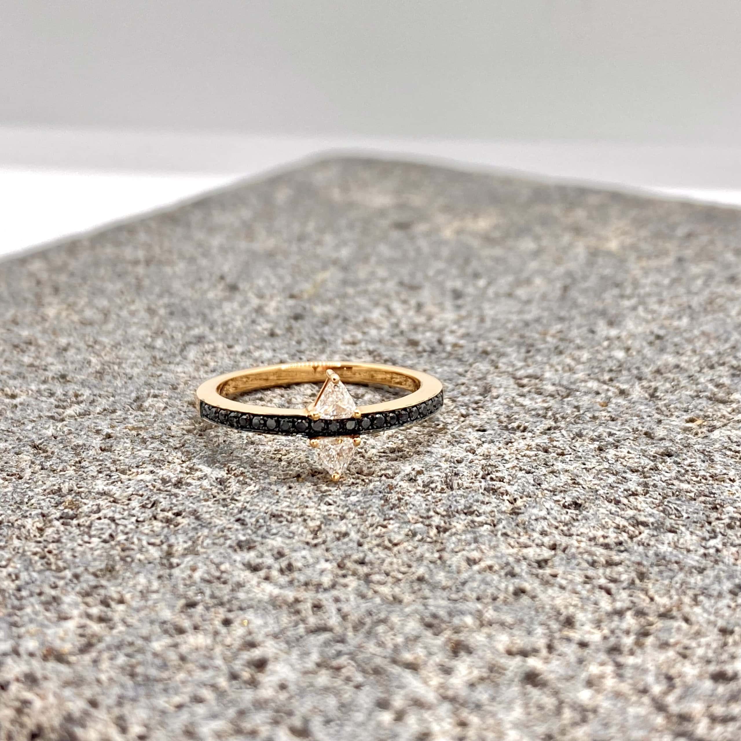 Black white dynamic diamond ring — Melina Fachidis (2)