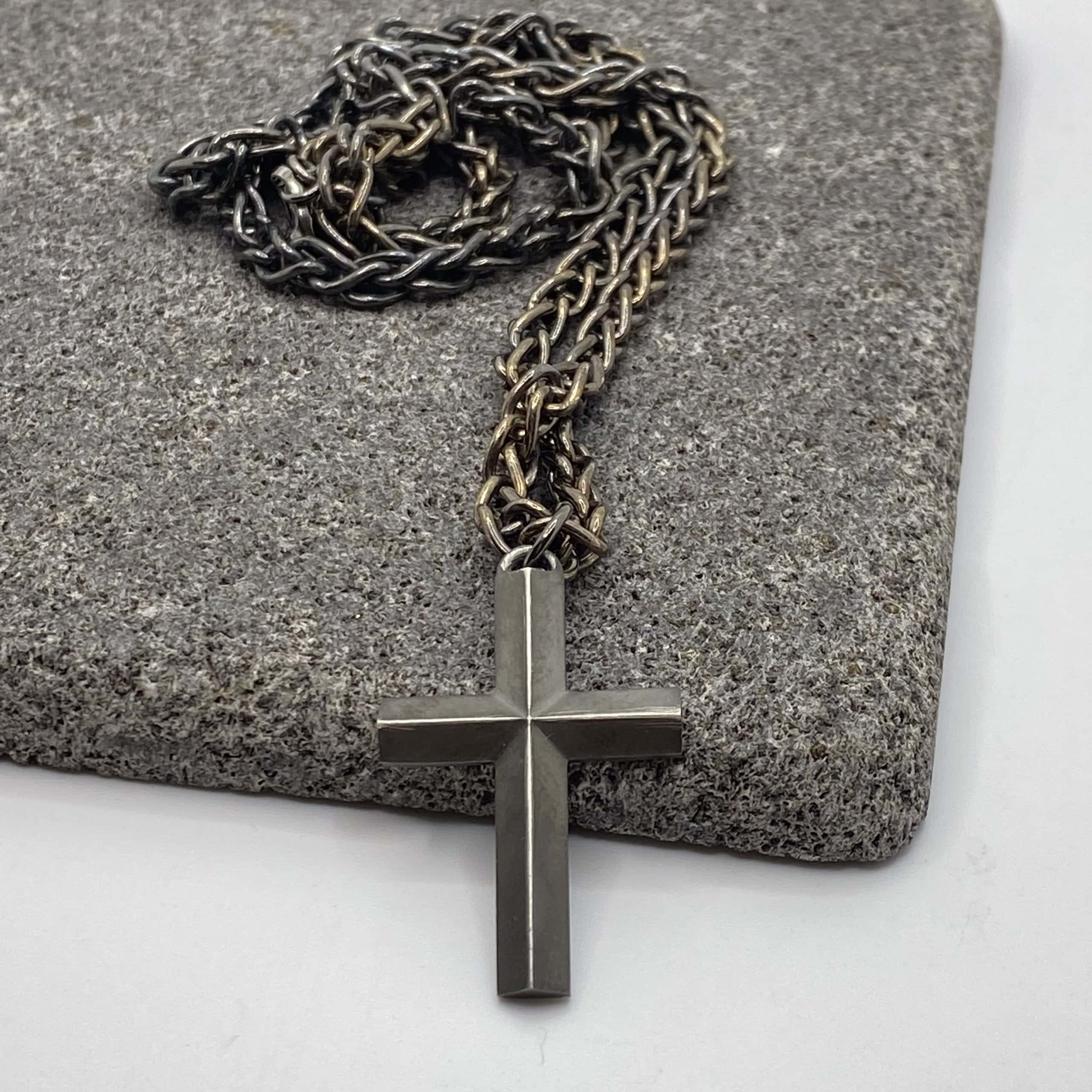 Minimal mens cross with edges — Melina Fachidis (4)