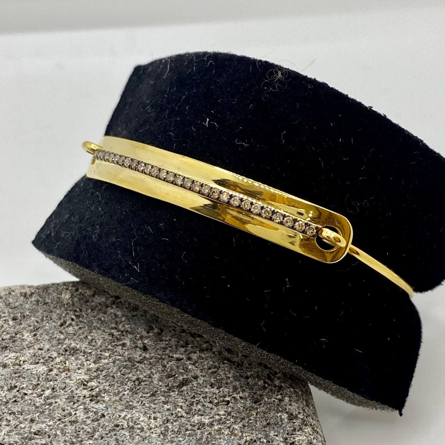 Brown diamond yellow gold cuff bracelet — Melina Fachidis (5)