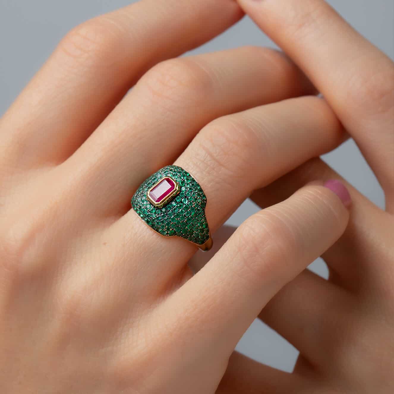 Ring with emeralds and ruby — Melina Fachidis (3)