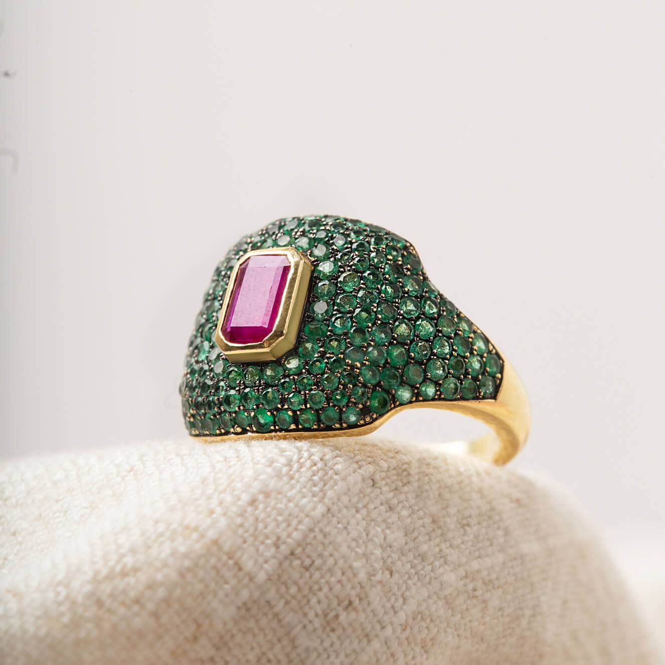 Ring with emeralds and ruby — Melina Fachidis (2)
