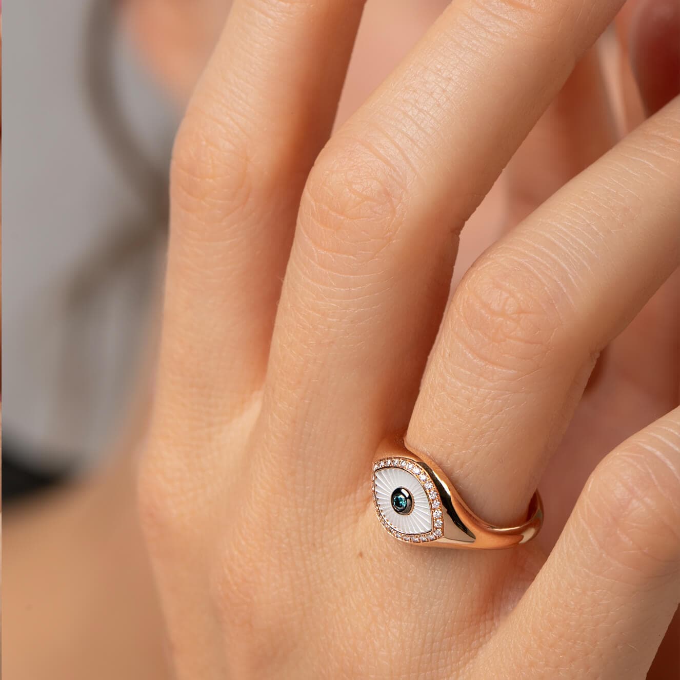 Mother of pearl eye chevalier ring with diamonds — Melina Fachidis (3)