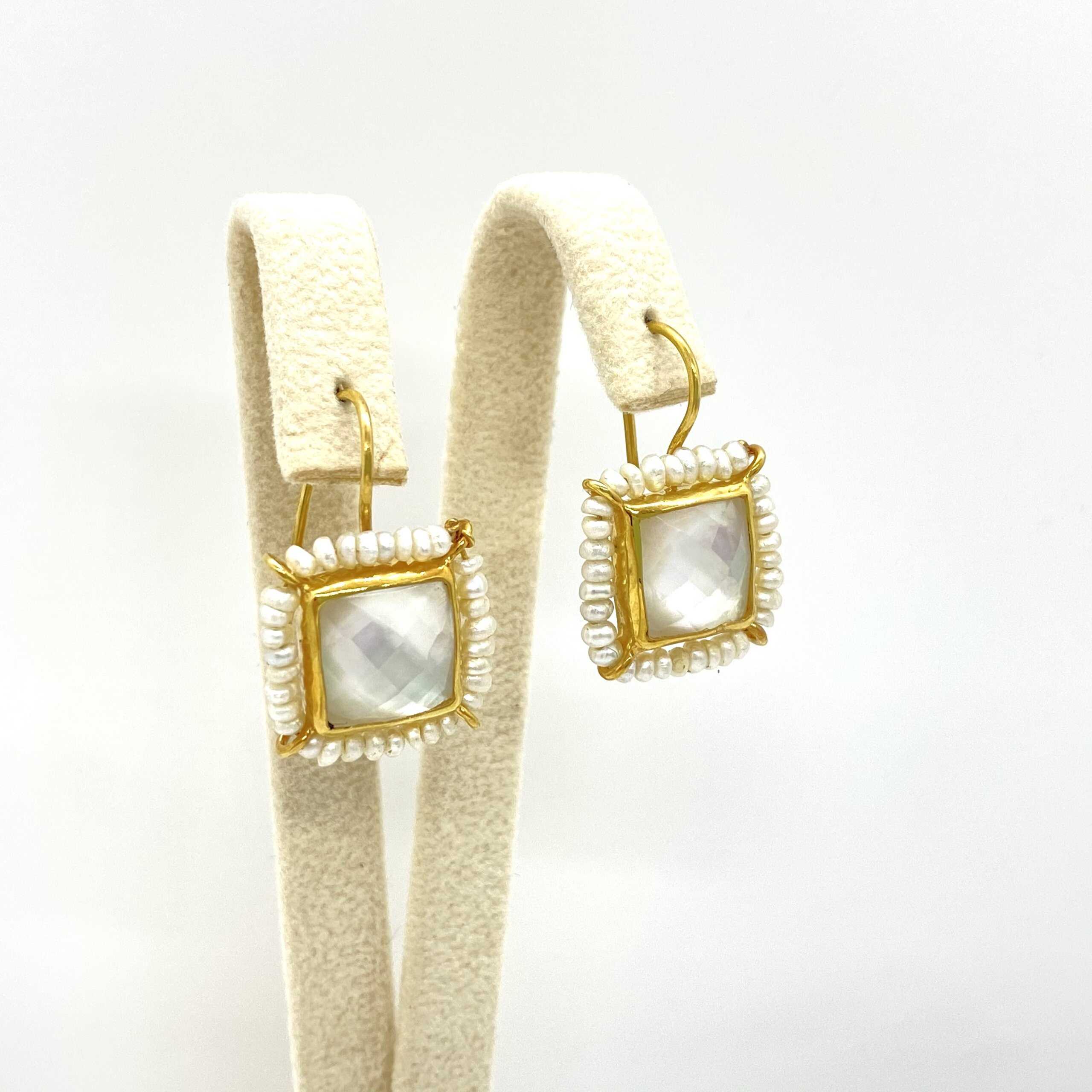 Square fildisi-pearls hook earrings — Melina Fachidis (3)