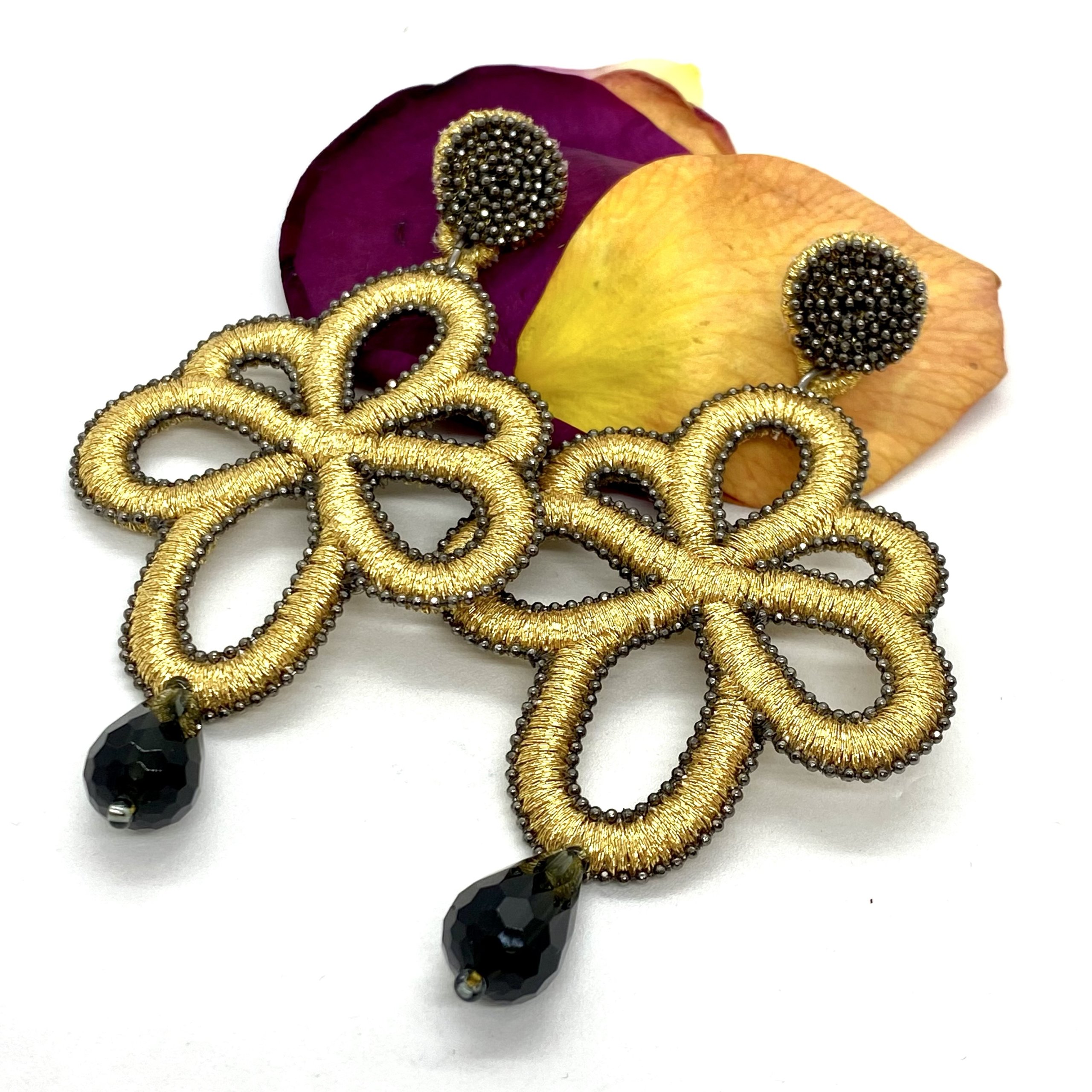 Amélie Channel golden earrings — Melina Fachidis (4)