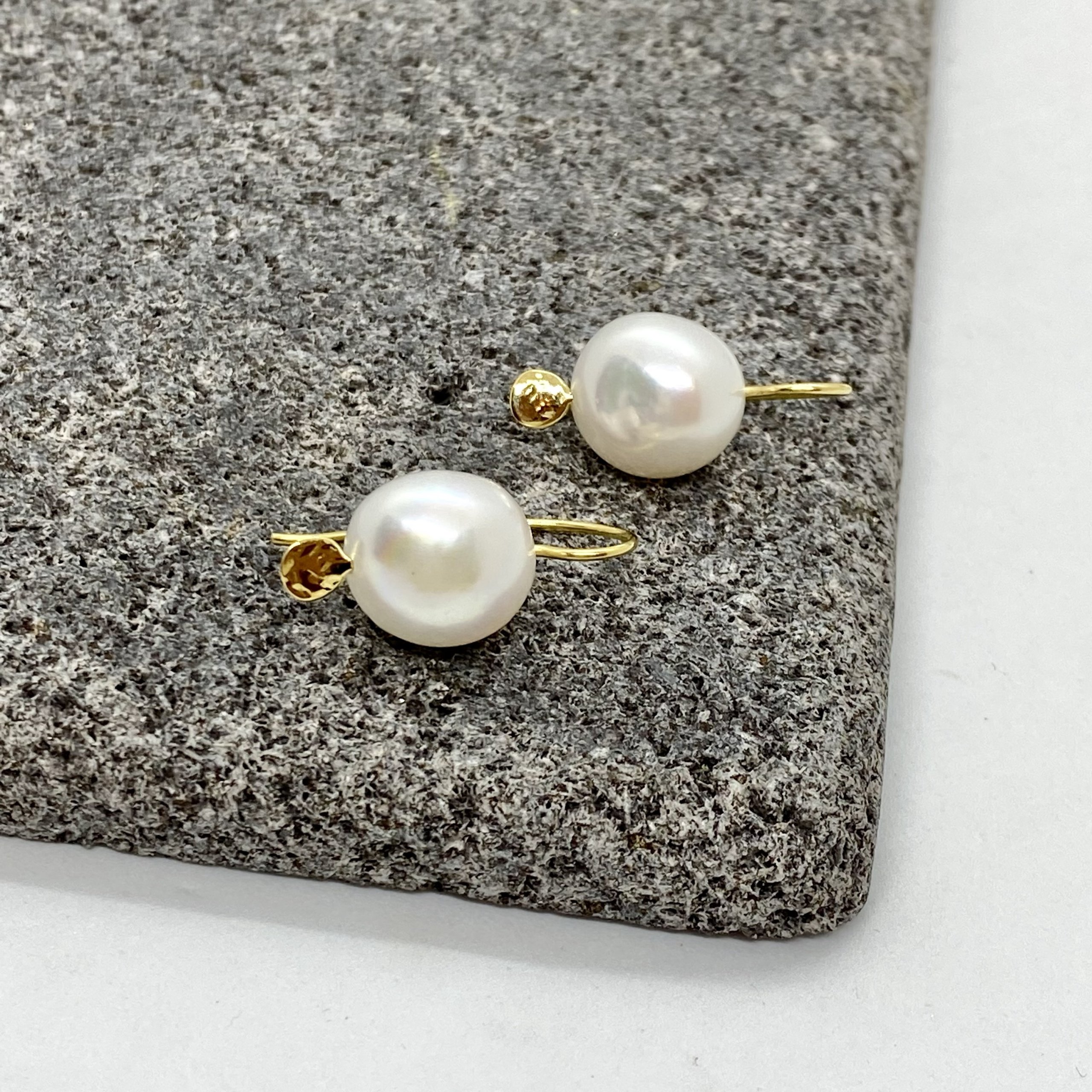 Pearl earrings on a gold wire — Melina Fachidis (4)