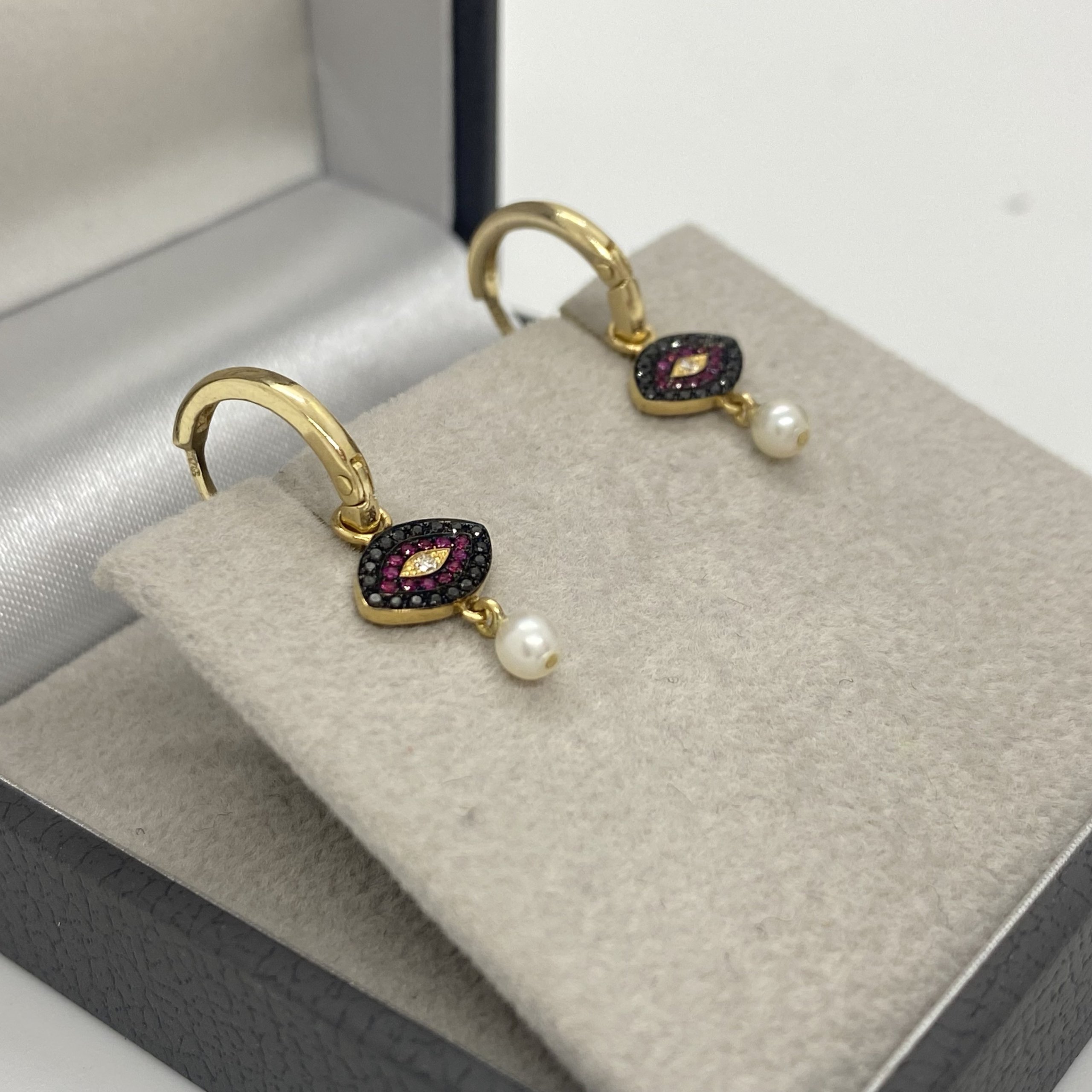 Red and black eye earrings — Melina Fachidis (4)