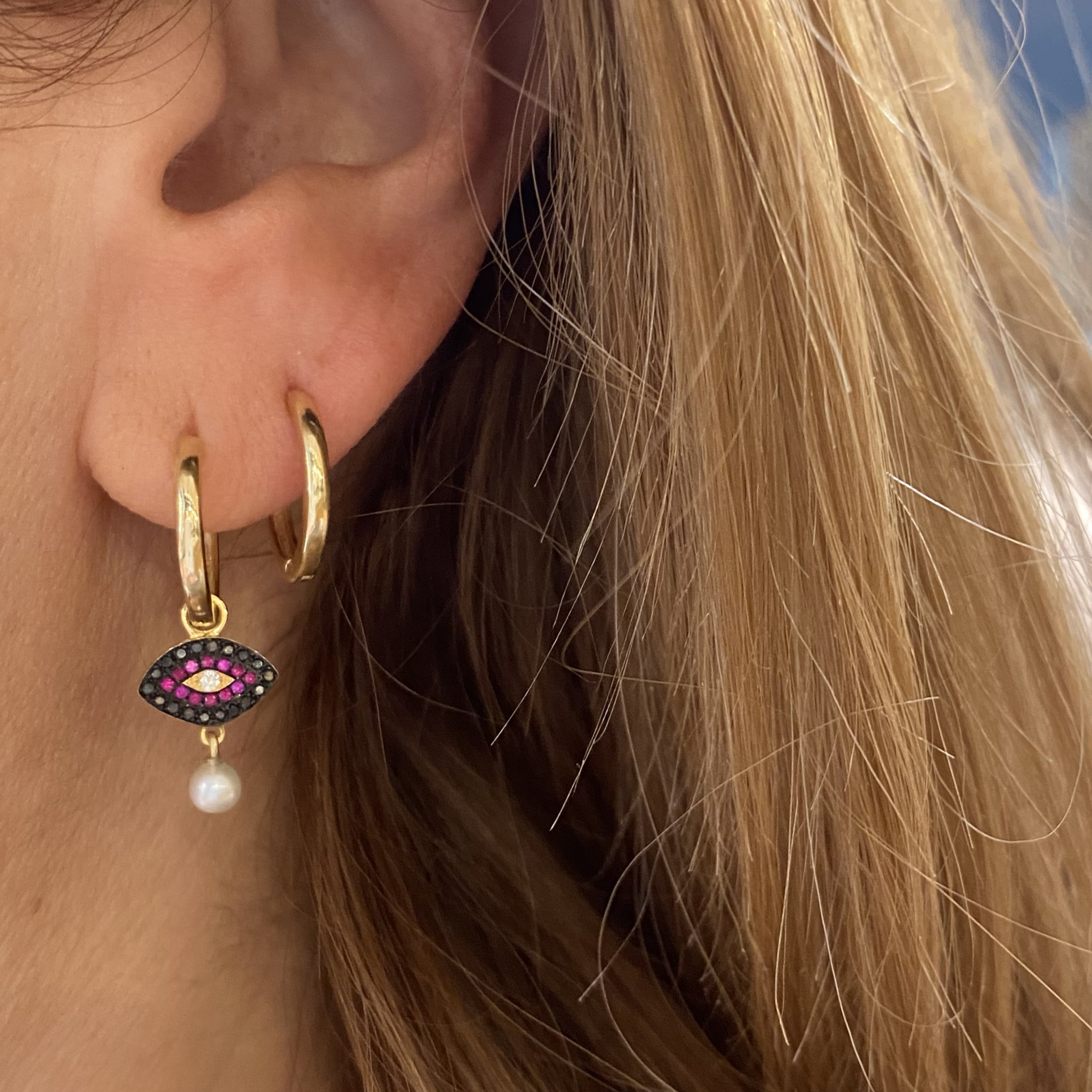 Red and black eye earrings — Melina Fachidis (3)