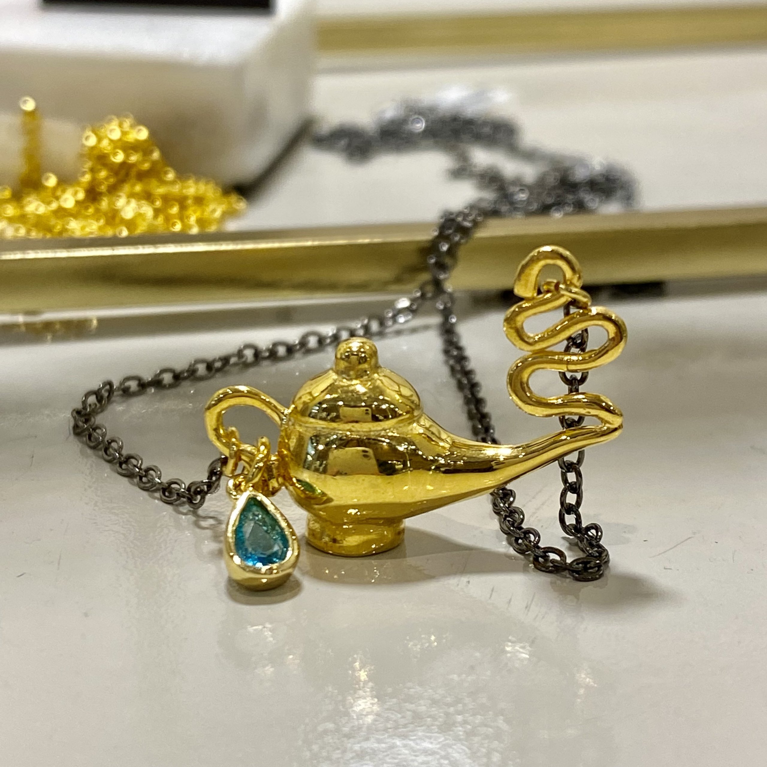 Aladdin’s lamp charm 2022 — Melina Fachidis (2)