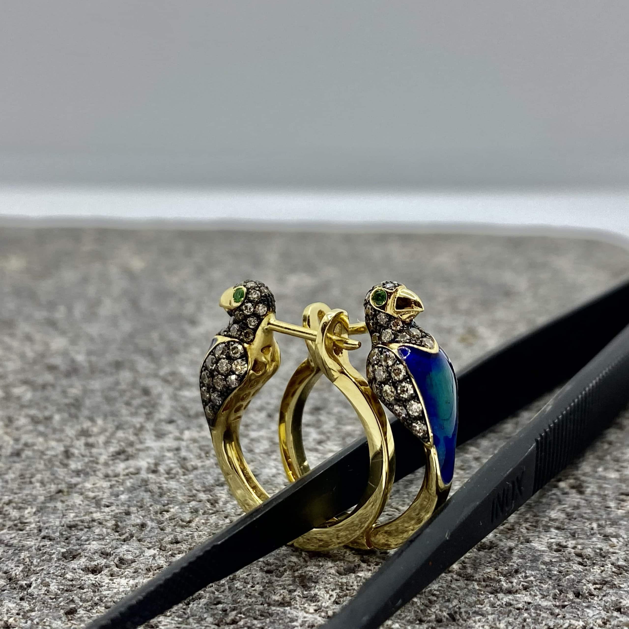 Parrot earrings with brown diamonds, tsavorites, green and blue enamel — Melina Fachidis (4)