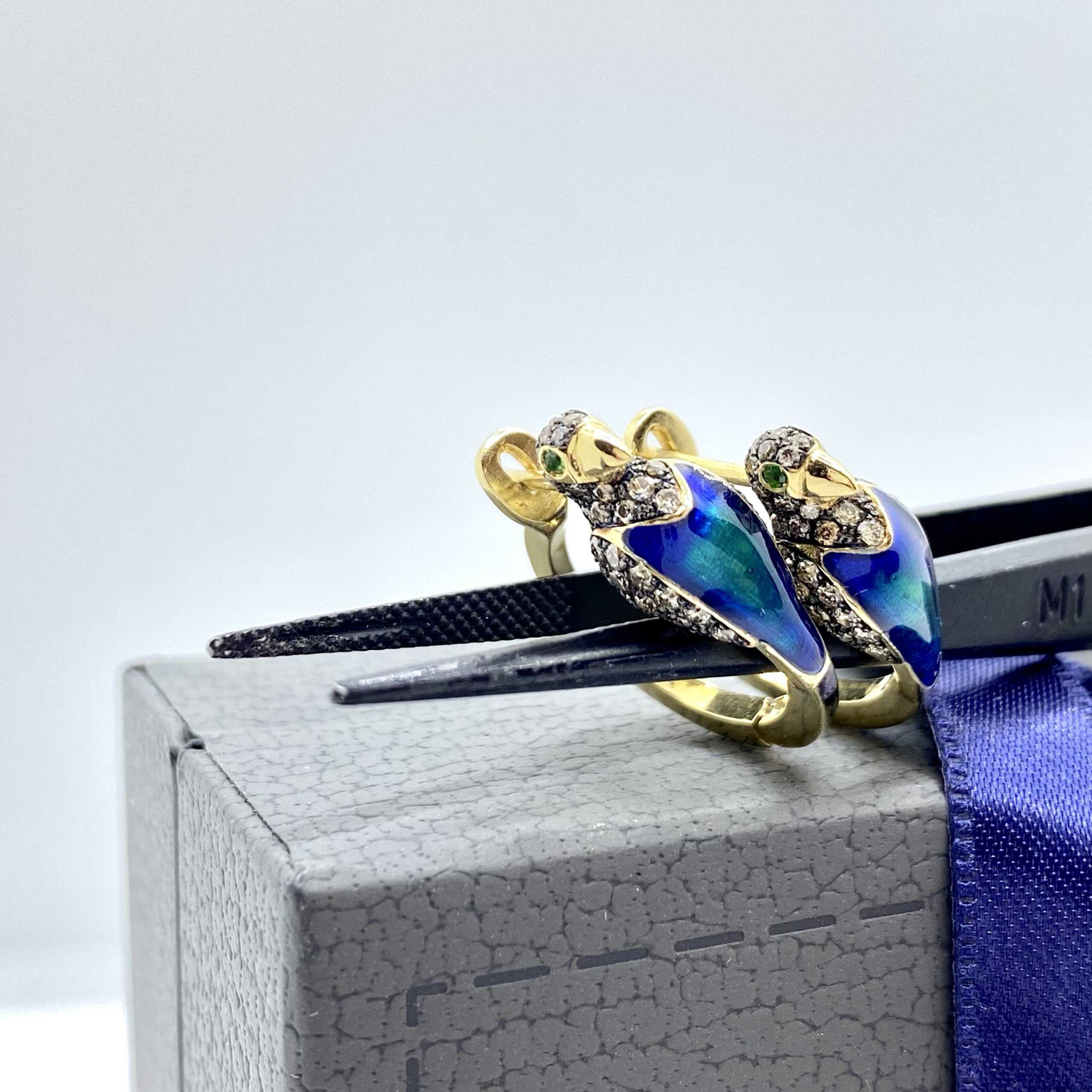 Parrot earrings with brown diamonds, tsavorites, green and blue enamel — Melina Fachidis (6)