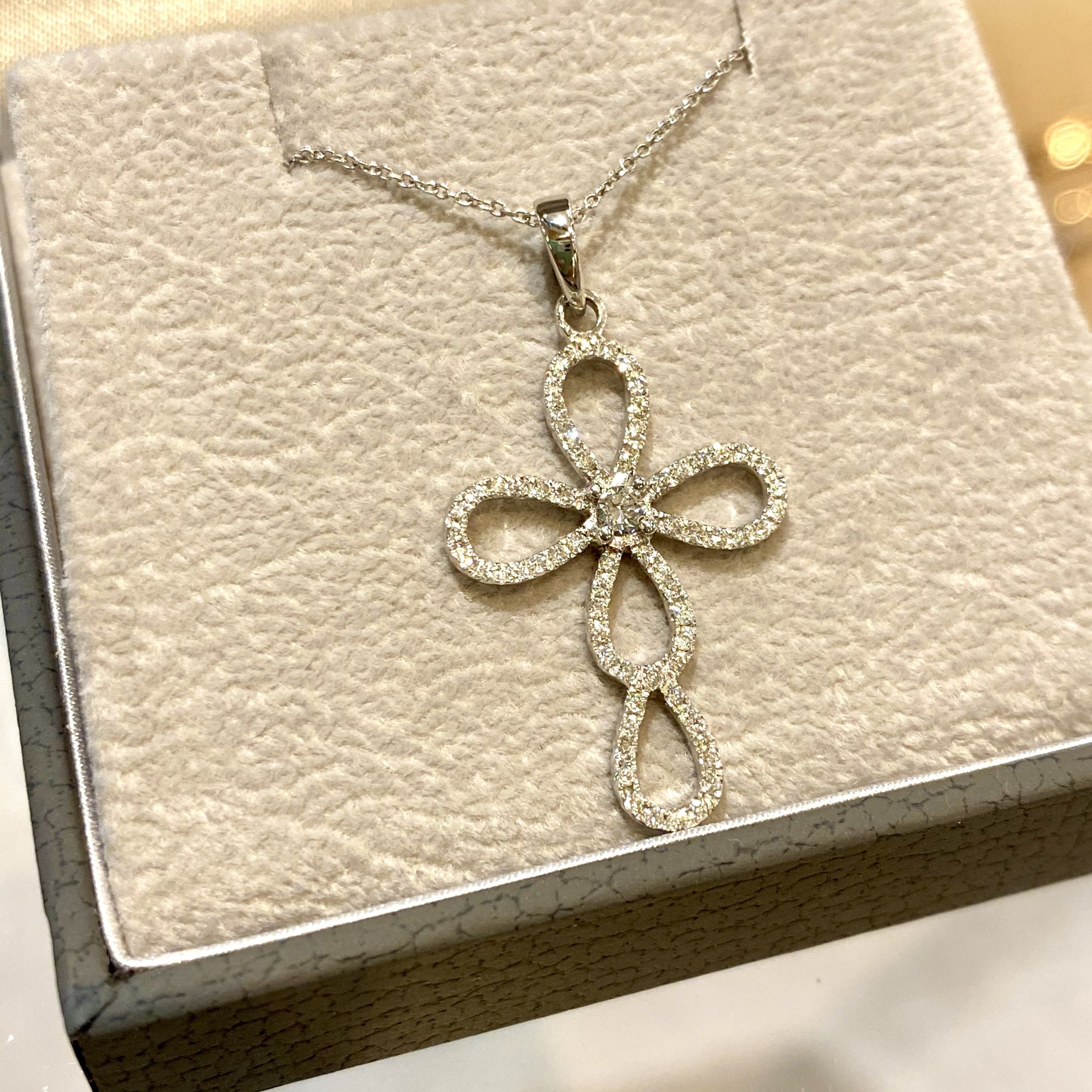 Drop-shaped diamond cross — Melina Fachidis (5)