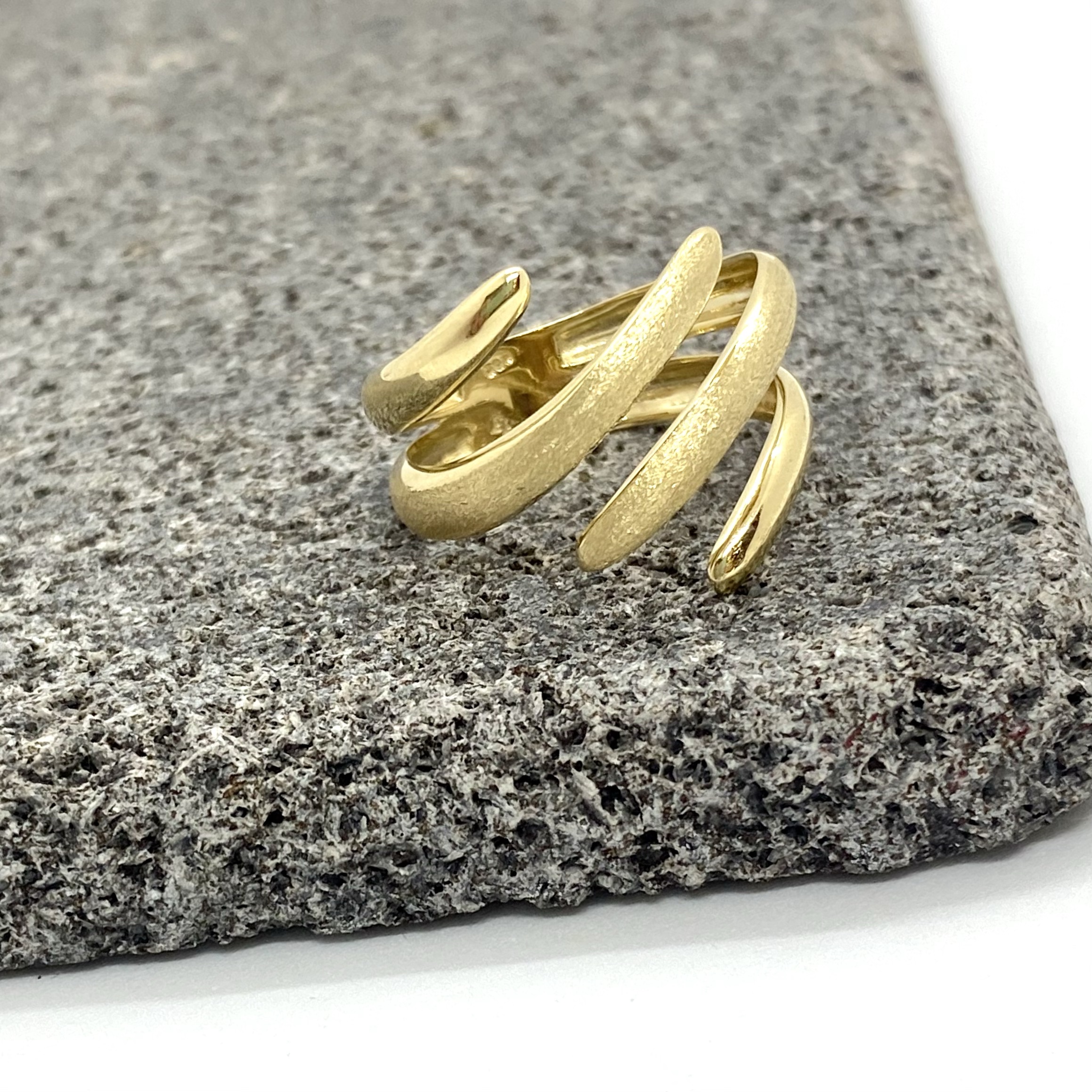 Croisé solid gold ring — Melina Fachidis (4)