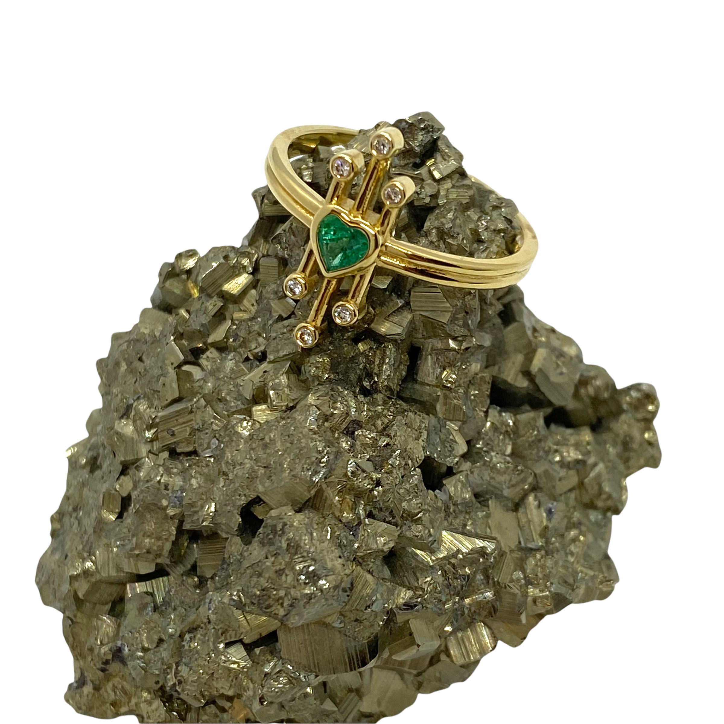 Three lines 18k yellow gold ring with an emerald heart & six white diamonds. — Melina Fachidis (2)