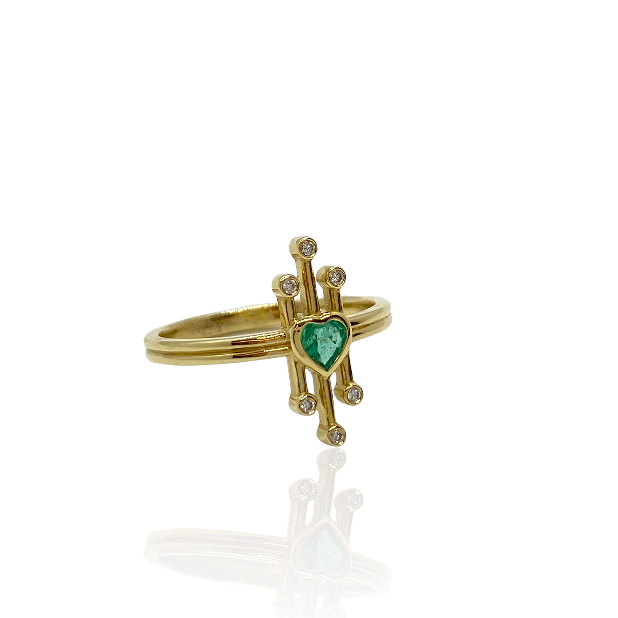 Three lines 18k yellow gold ring with an emerald heart & six white diamonds. — Melina Fachidis (3)